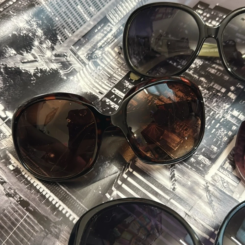 Stylish Oversized Sunglasses Set - Picture 4 of 7